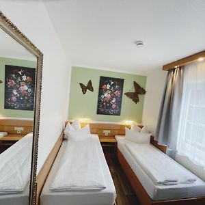 Zimmer mit zwei Einzelbetten